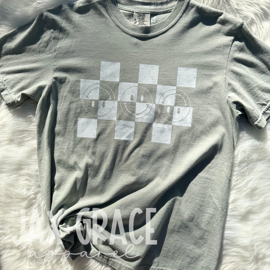 Retro Smiley | Comfort colors BAY